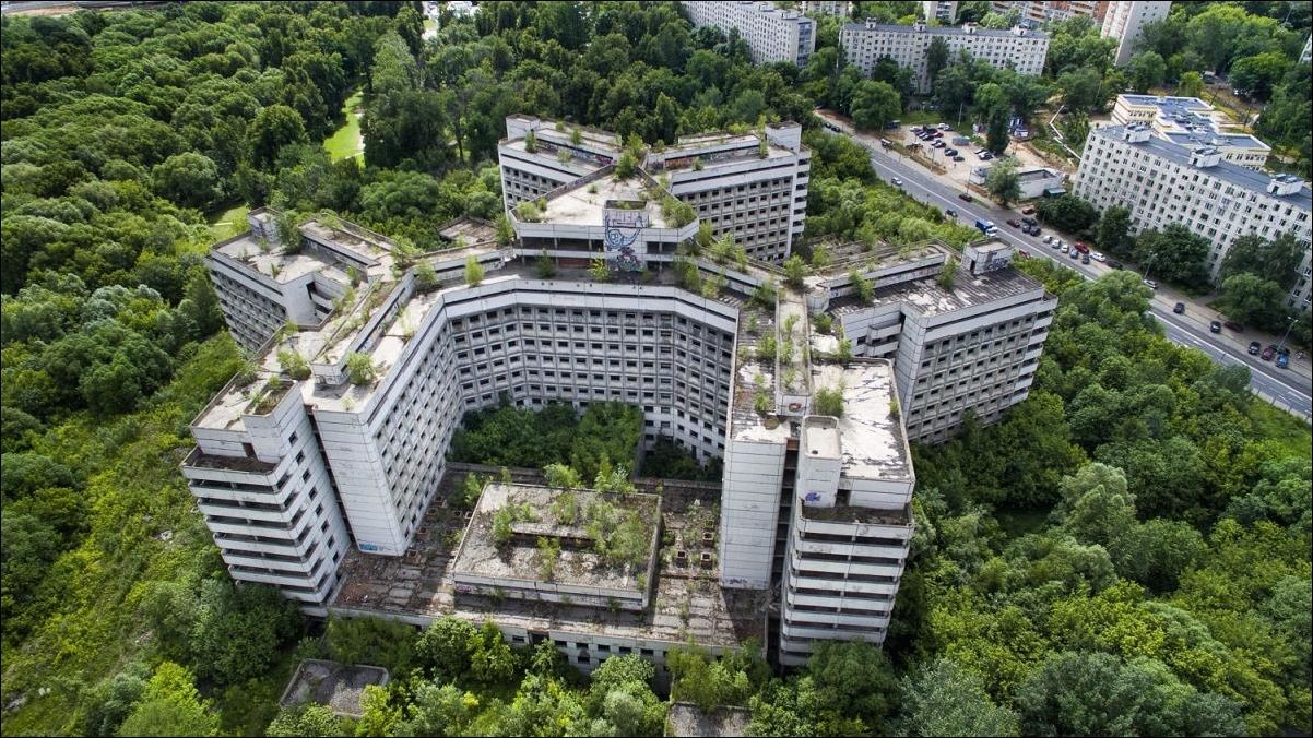 Заброшенные, неиспользуемые и недостроенные здания